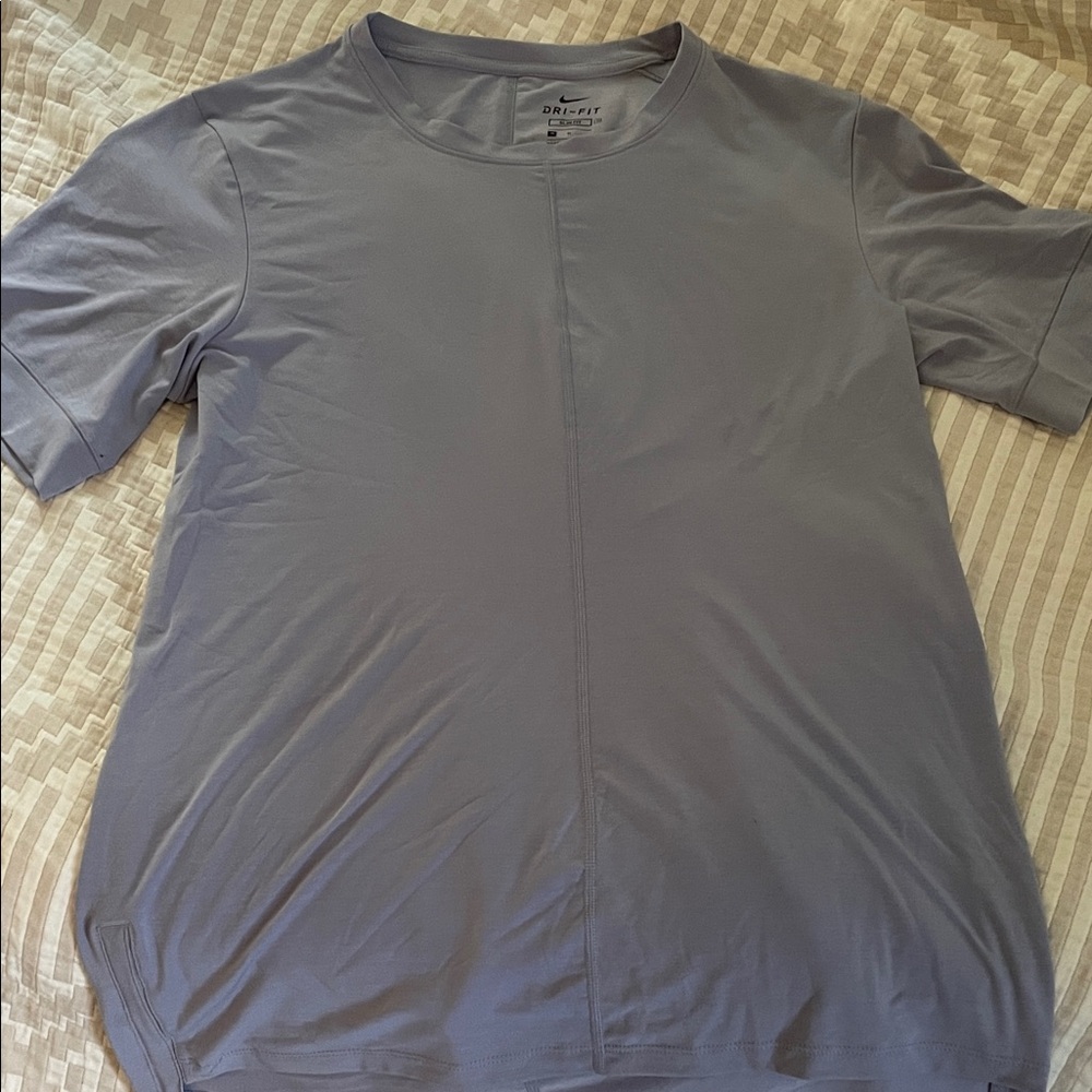 Lavender Nike Yoga Tee dri-fit M slim